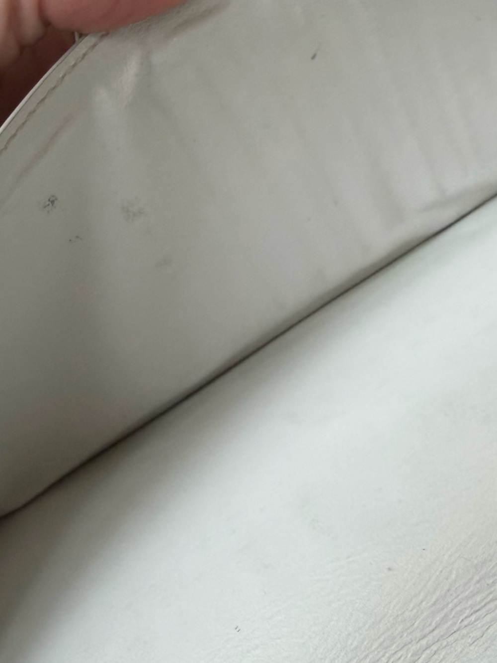 Louis Vuitton LV Friends Zippy Vertical Wallet White Taurillon Runway Unisex - Picture 13 of 15